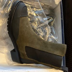 NAPOLEONI lug sole boots-Size 8